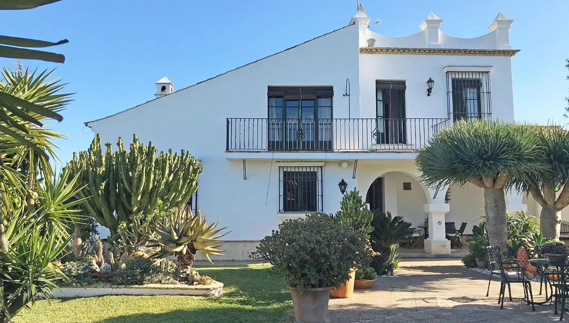 Arteflor Villa With Beautiful Garden At 200M From The Beach El Palmar   El Palmar (Andalucia)